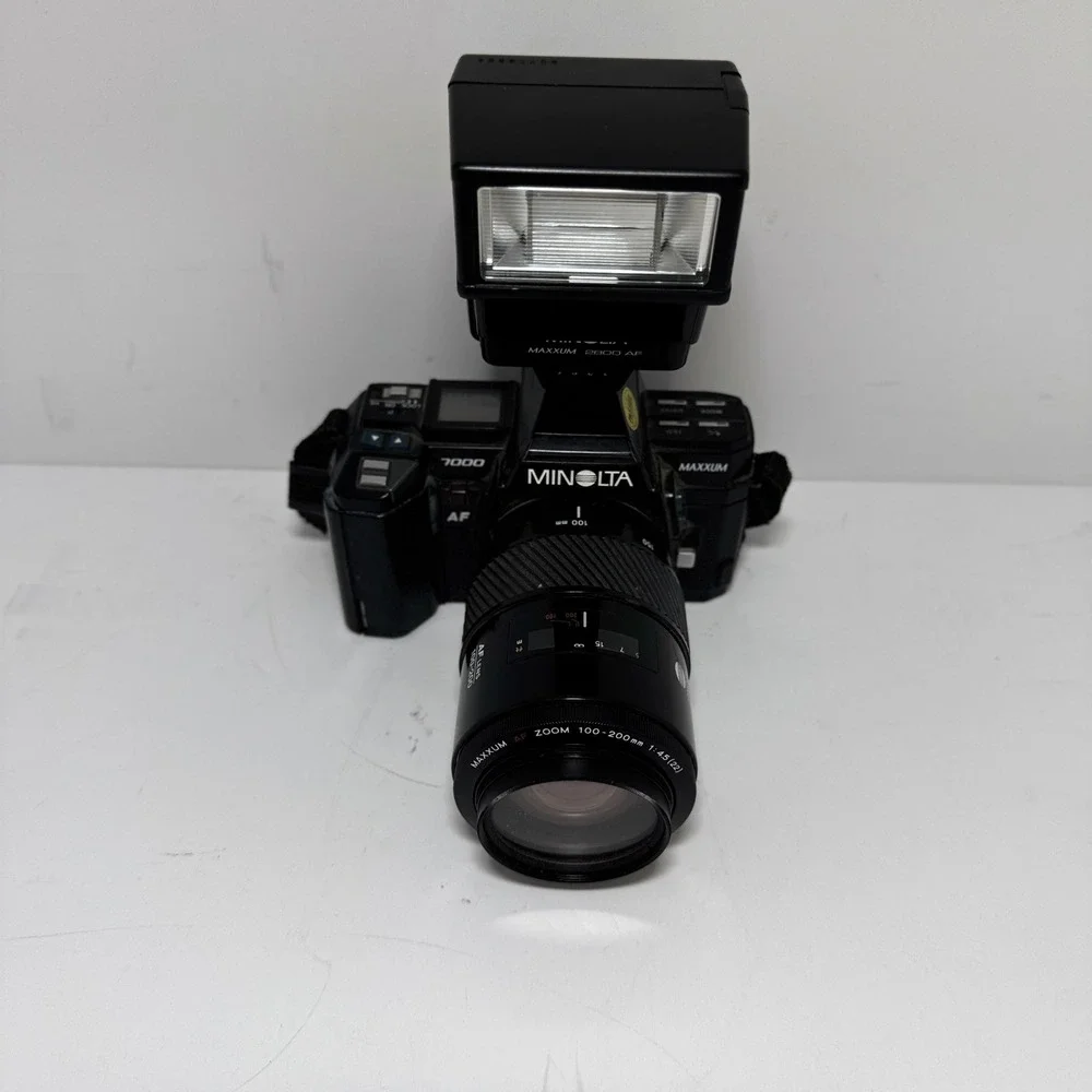Minolta Maxxum 7000 35mm SLR Camera 100-200mm Lens 2800 AF Flash Targus Bag